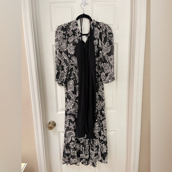NWT FALL ARRIVAL STUNNING DESIGNER BLACK & WHITE MIDI DRESS-XS - Picture 9 of 17